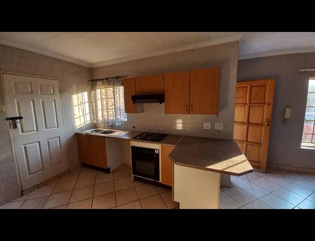 2 BEDROOM PROPERTY TO RENT IN CLAREMONT